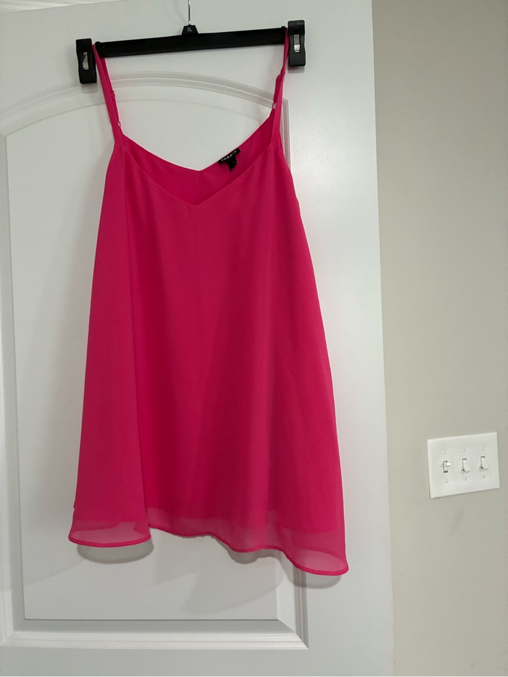 Torrid Sophie Women’s Hot Pink V-Neck Chiffon Camisole size 2